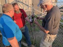 Attaching the feed point to the wire loop antenna